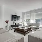 Stunning 5 Bedroom In Puerto Banus With Pool *