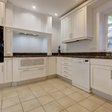 Stunning 5 Bedroom In Puerto Banus With Pool * Marbella