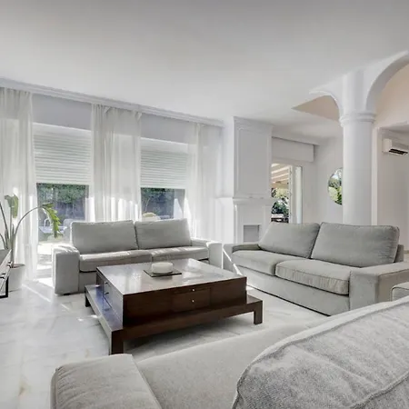 Stunning 5 Bedroom In Puerto Banus With Pool