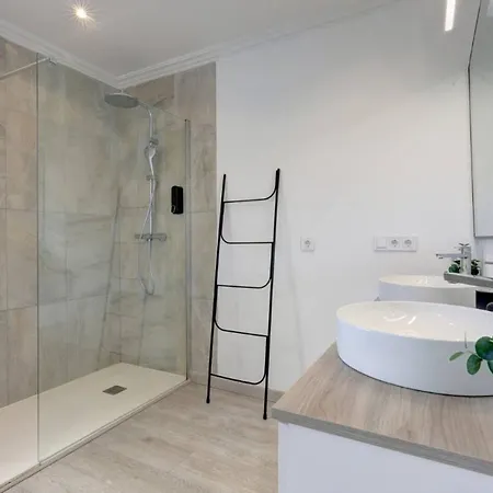 Stunning 5 Bedroom In Puerto Banus With Pool Villa *