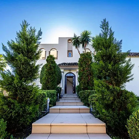 Stunning 5 Bedroom In Puerto Banus With Pool