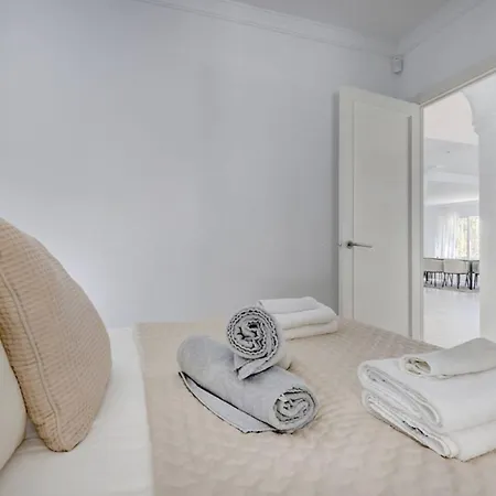 Stunning 5 Bedroom In Puerto Banus With Pool Marbella