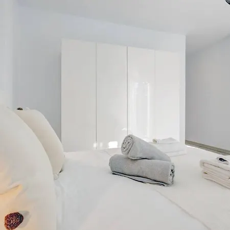 Villa Stunning 5 Bedroom In Puerto Banus With Pool *