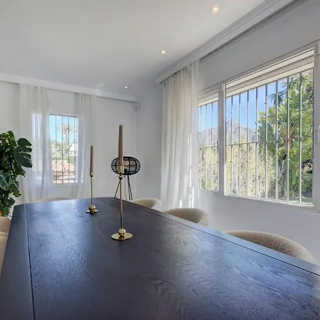 Stunning 5 Bedroom In Puerto Banus With Pool *