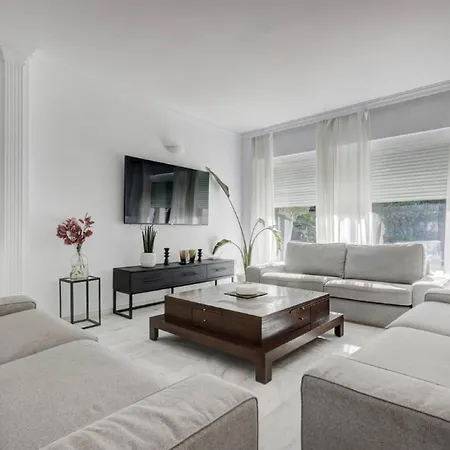 Stunning 5 Bedroom In Puerto Banus With Pool *