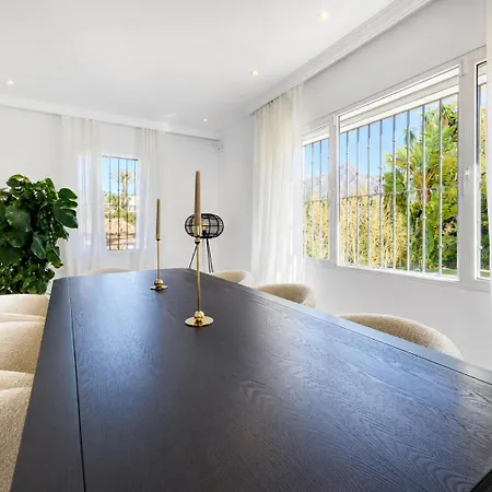 Stunning 5 Bedroom In Puerto Banus With Pool
