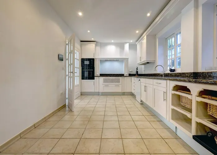 Villa Stunning 5 Bedroom In Puerto Banus With Pool