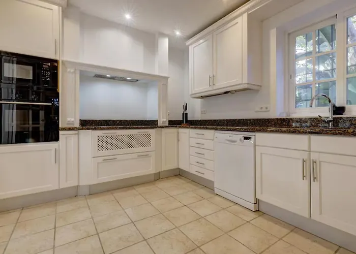 Stunning 5 Bedroom In Puerto Banus With Pool * Marbella