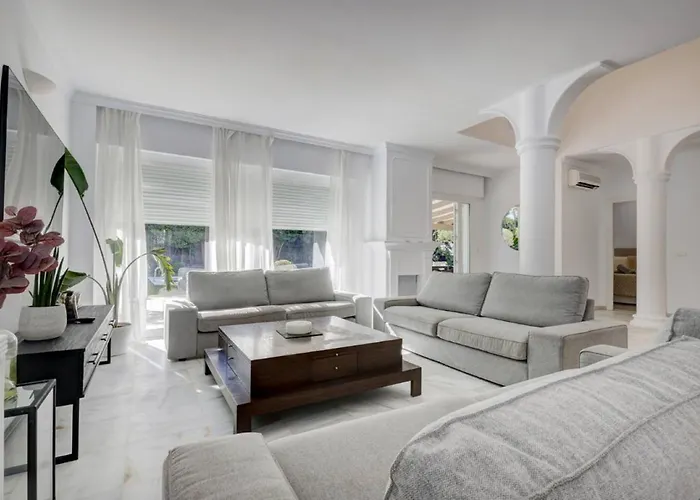 Stunning 5 Bedroom In Puerto Banus With Pool