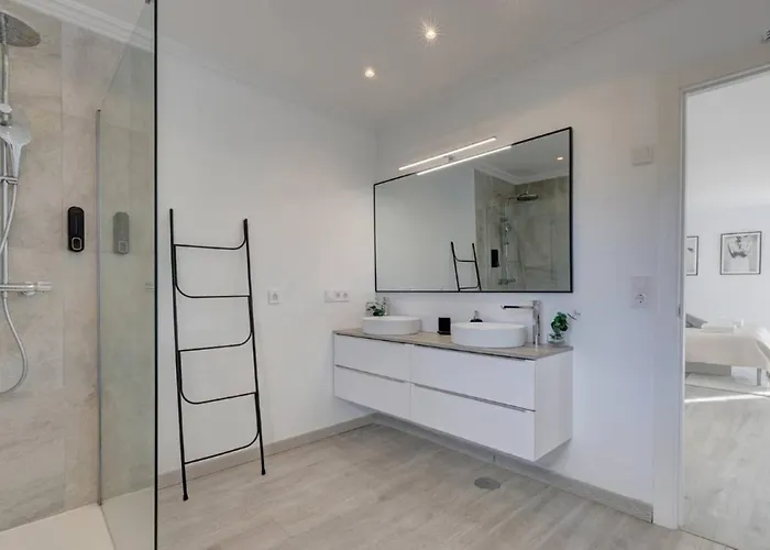 Stunning 5 Bedroom In Puerto Banus With Pool Marbella