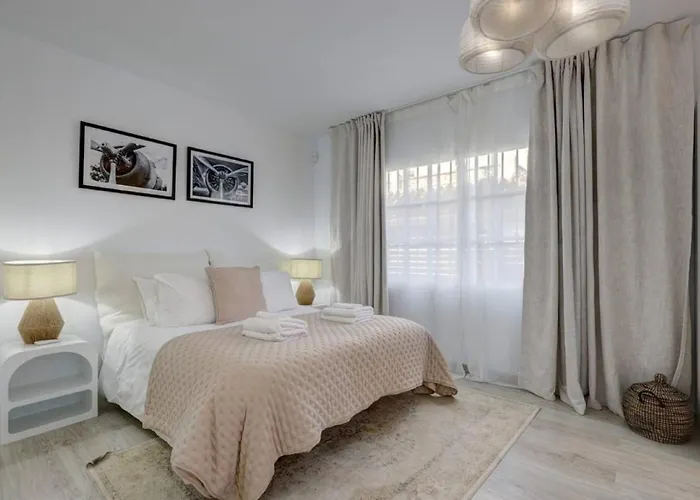 Stunning 5 Bedroom In Puerto Banus With Pool