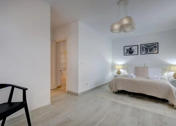 Stunning 5 Bedroom In Puerto Banus With Pool *