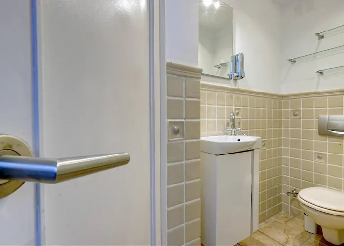 Stunning 5 Bedroom In Puerto Banus With Pool * 마르베야