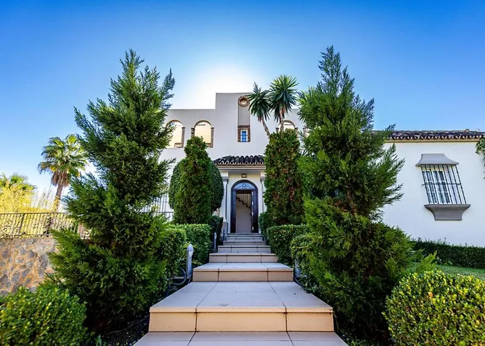 Stunning 5 Bedroom In Puerto Banus With Pool