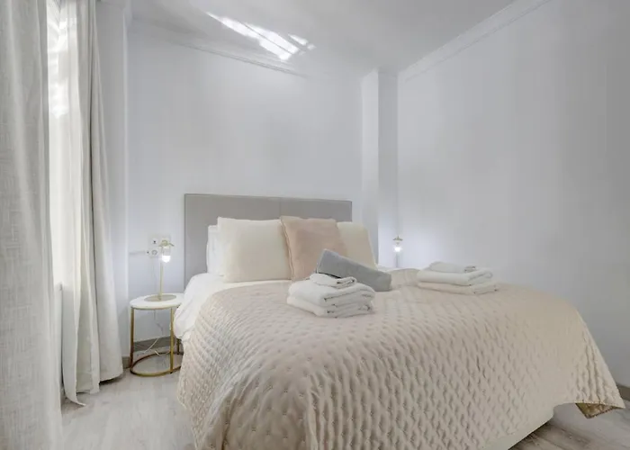 Stunning 5 Bedroom In Puerto Banus With Pool ماربيا