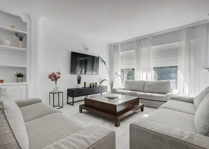 Stunning 5 Bedroom In Puerto Banus With Pool *