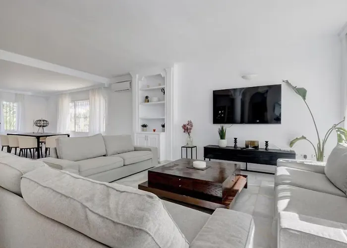 Villa Stunning 5 Bedroom In Puerto Banus With Pool