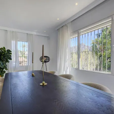 Villa Stunning 5 Bedroom In Puerto Banus With Pool *